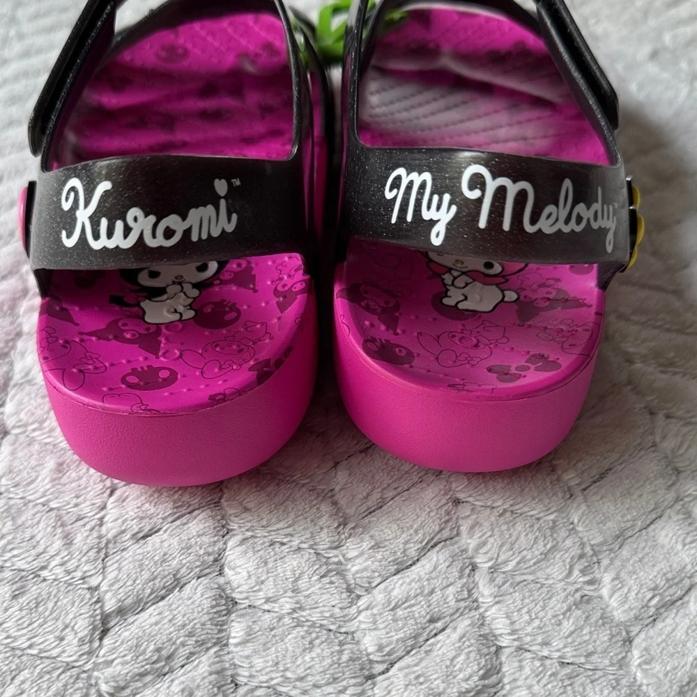 NWT CROCS -Hello Kitty And Friends Sandals Kids J2